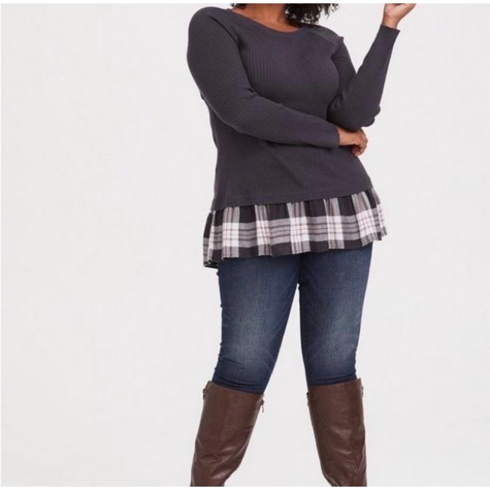 Torrid ribbed grey checkered plaid hem tunic top